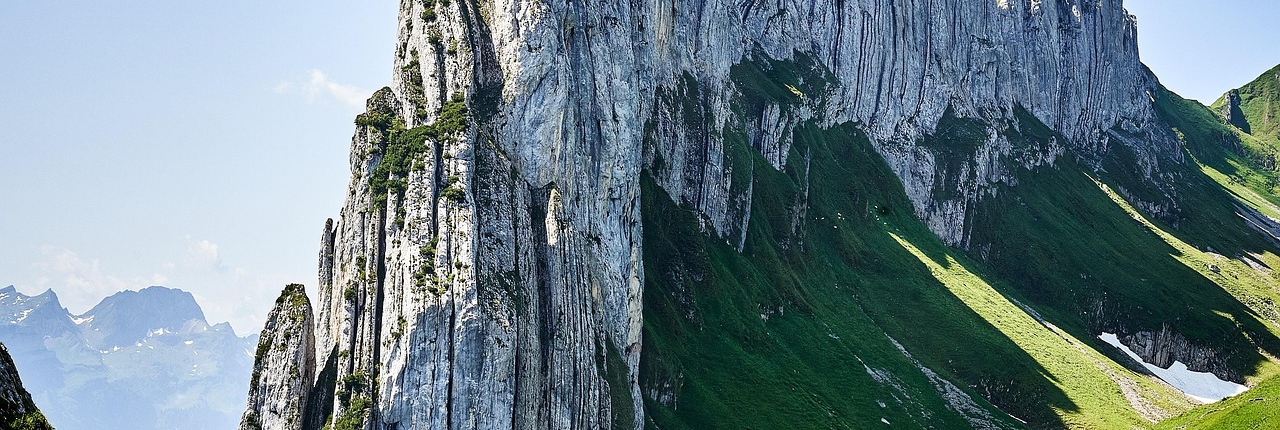 mountains-7989160_1920